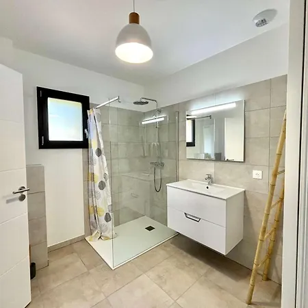 Climatise, 2 Pieces, 2 Couchages A Cargese, Proche De La Et Parking Inclus - Fr-1-61-633 Apartment
