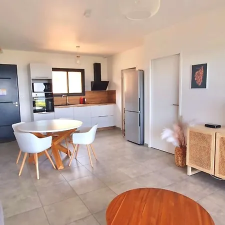 Apartment Climatise, 2 Pieces, 2 Couchages A Cargese, Proche De La Et Parking Inclus - Fr-1-61-633
